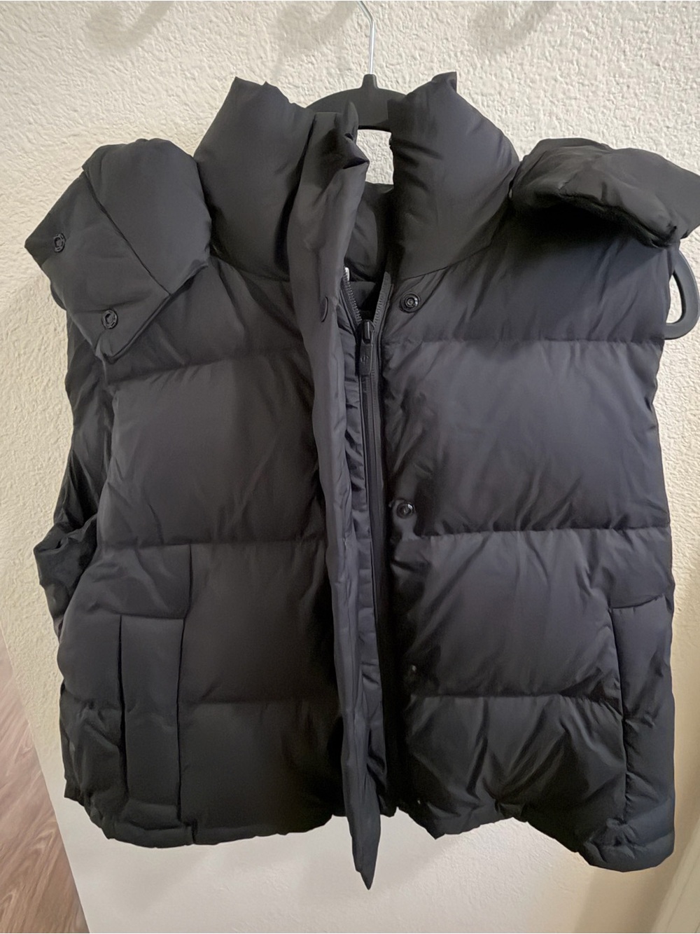 Women’s Lululemon Wunder Puff 600-Down- Fill
Cropped Vest *Size 10*